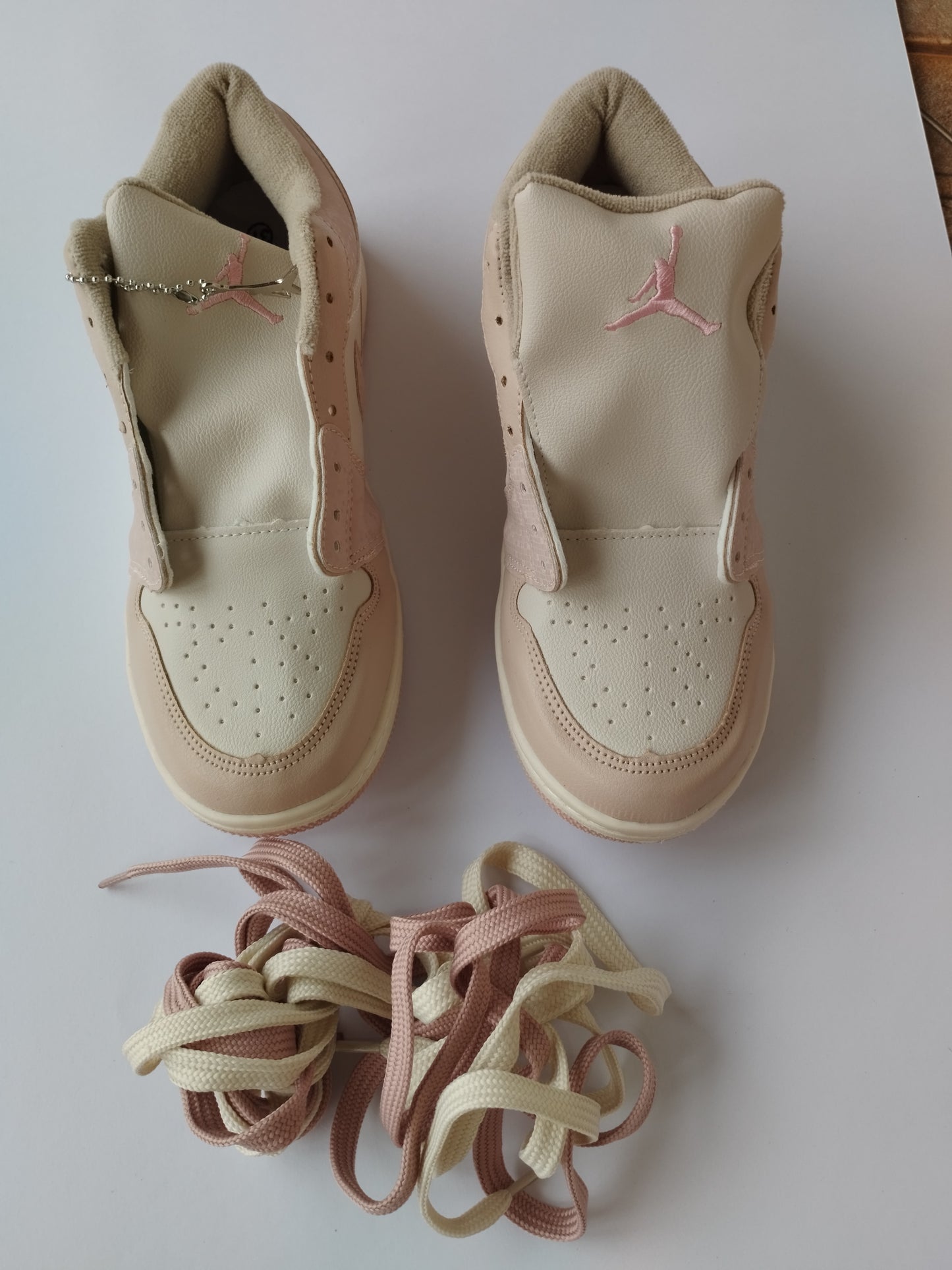 Tênis NIKE Jordan Low