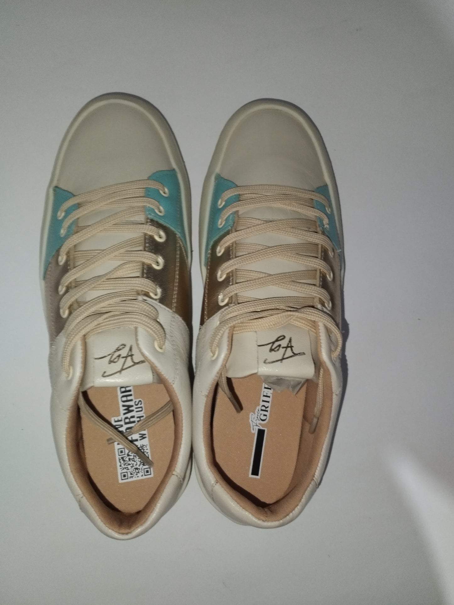 Sapatenis Feminino de couro casual