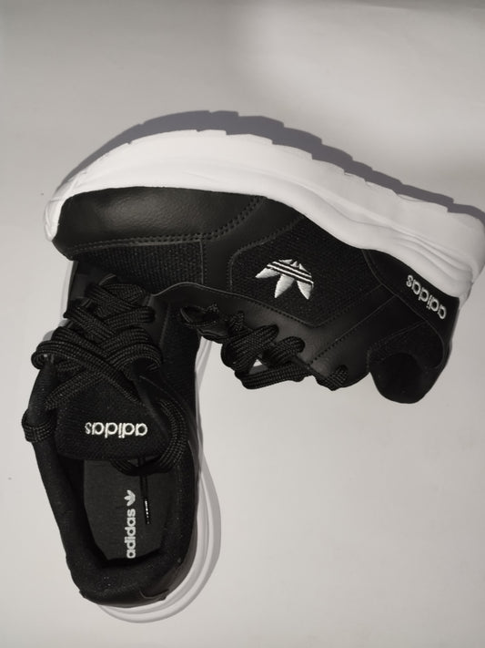 Tênis Adidas Casual – Leveza e Conforto em Cada Passo