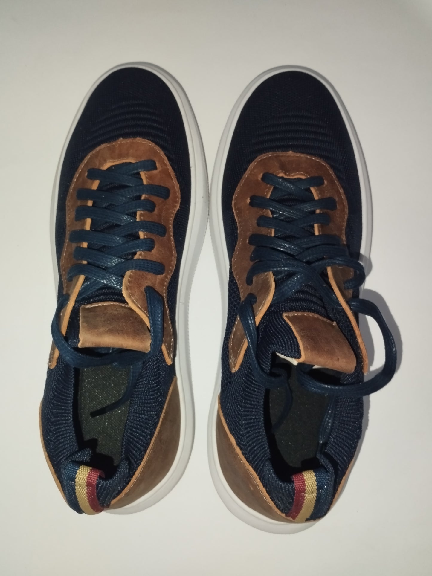 Sapatênis Casual de Couro Macio – Leve e Resistente