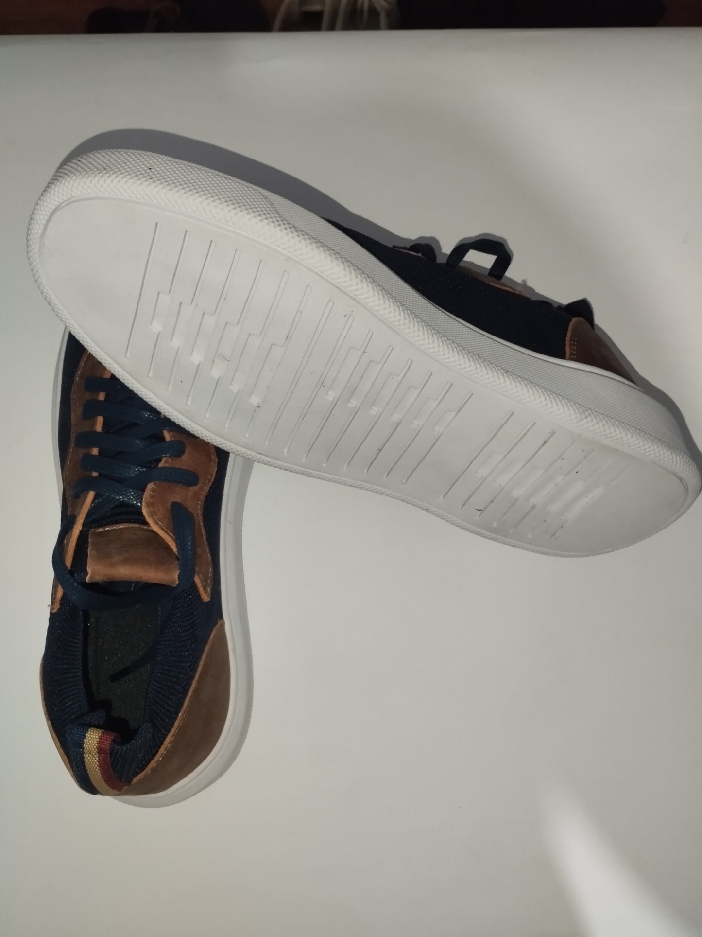 Sapatênis Casual de Couro Macio – Leve e Resistente