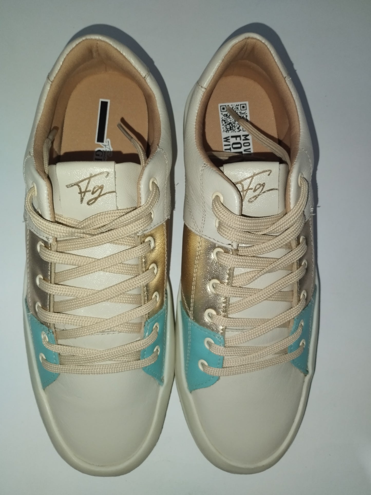 Sapatenis Feminino de couro casual